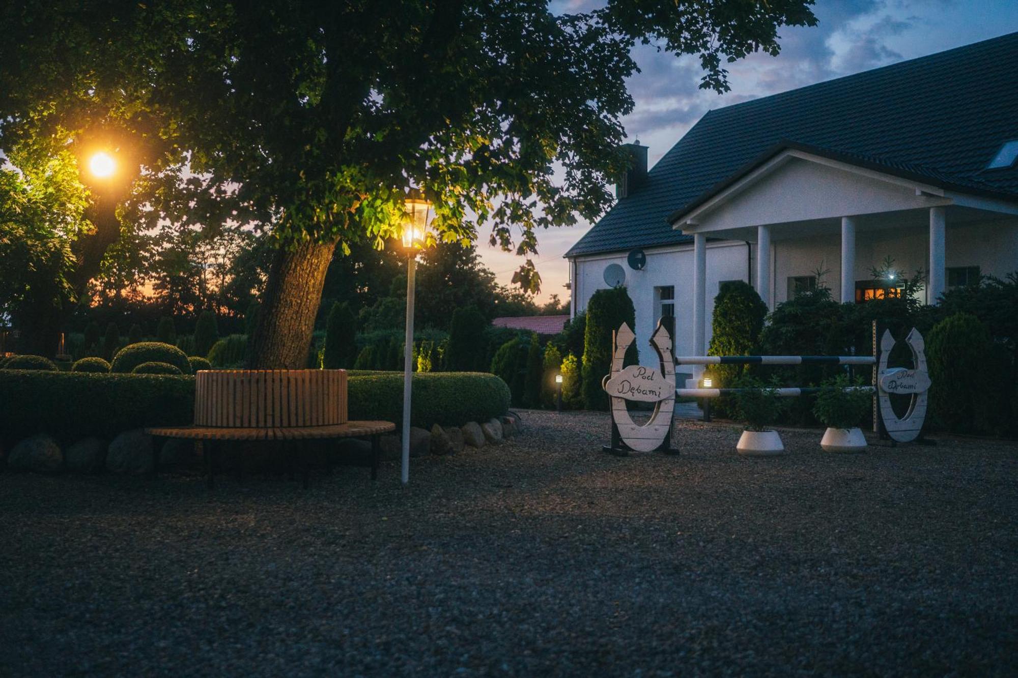 Pod Debami Domki ,Pokoje,Nauka Jazdy Konnej Sarbsk Obok Leby Exterior photo